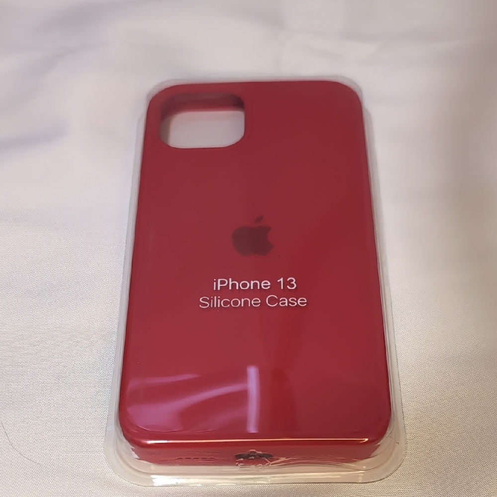 Apple iPhone 13 Silicone Cover - Bold Red